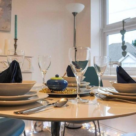 The Sashes - Stylish Apartment - Free Parking - Ultrafast Wifi - Smart Tv - Netflix - Sleeps Up To 6! Close To Poole Town Center & Sandbanks & Bournemouth المظهر الخارجي الصورة