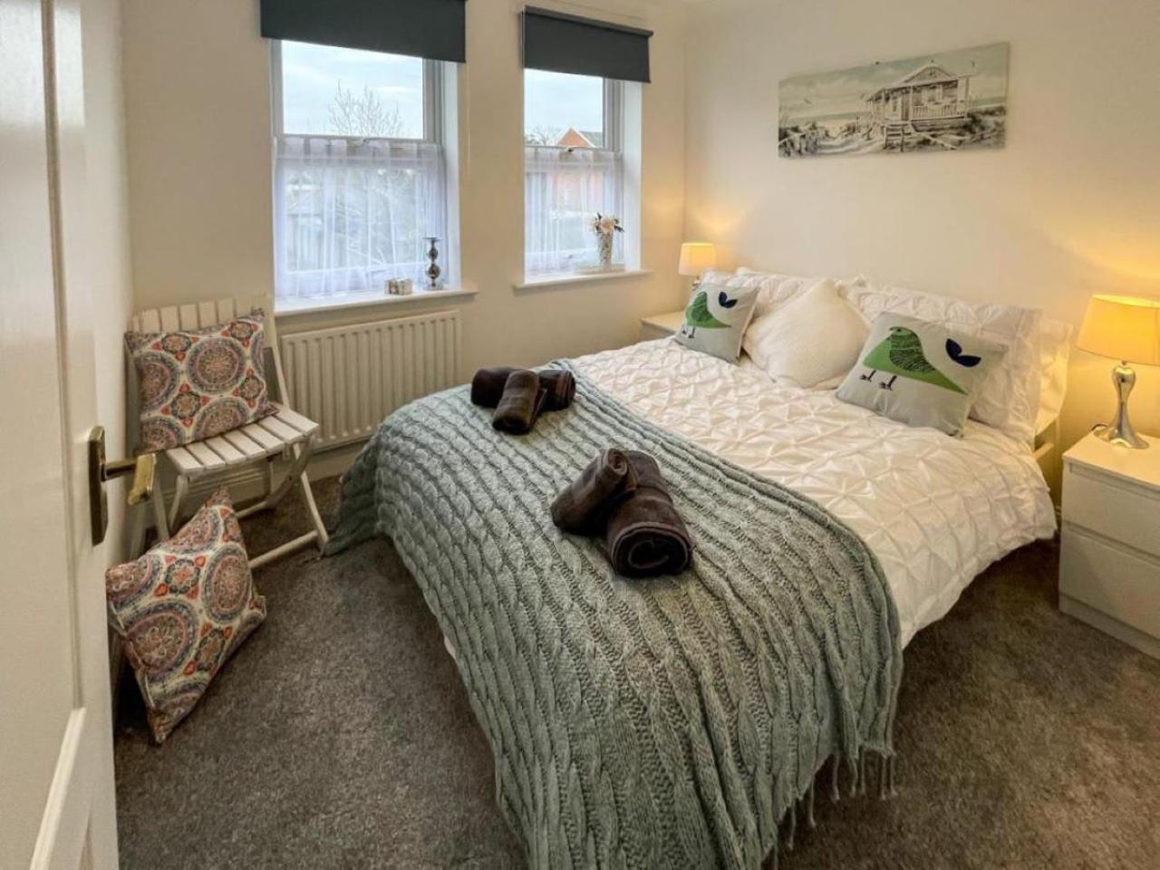The Sashes - Stylish Apartment - Free Parking - Ultrafast Wifi - Smart Tv - Netflix - Sleeps Up To 6! Close To Poole Town Center & Sandbanks & Bournemouth المظهر الخارجي الصورة